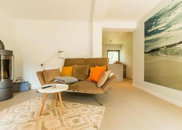 Drei Akazien 2 * Neuhaus